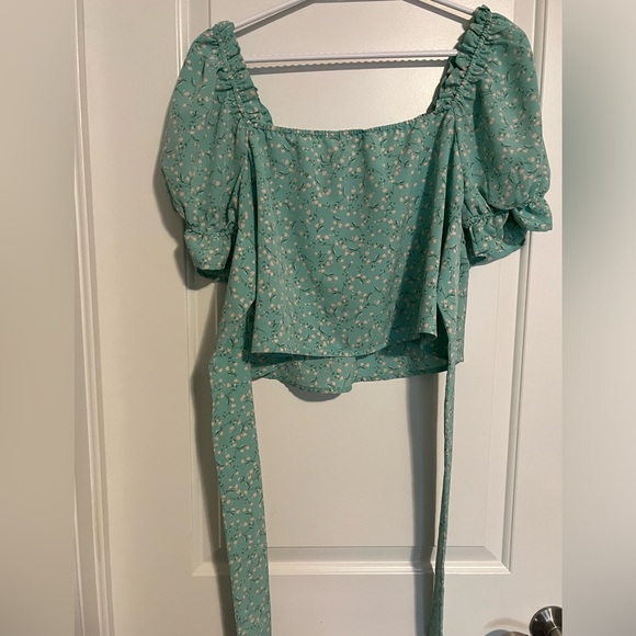 LOVE & PIECE cropped blouse with puff sleeves and bow size M - Picture 4 of 6